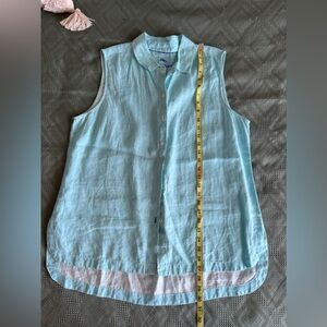 Tommy Bahama women’s sleeveless button-down top size large. Aqua